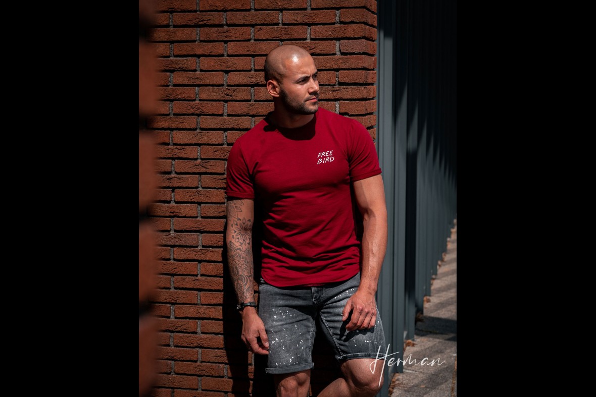 Portret fotoshoot met Ritchie - Stoere vent tegen de muur in Dordrecht