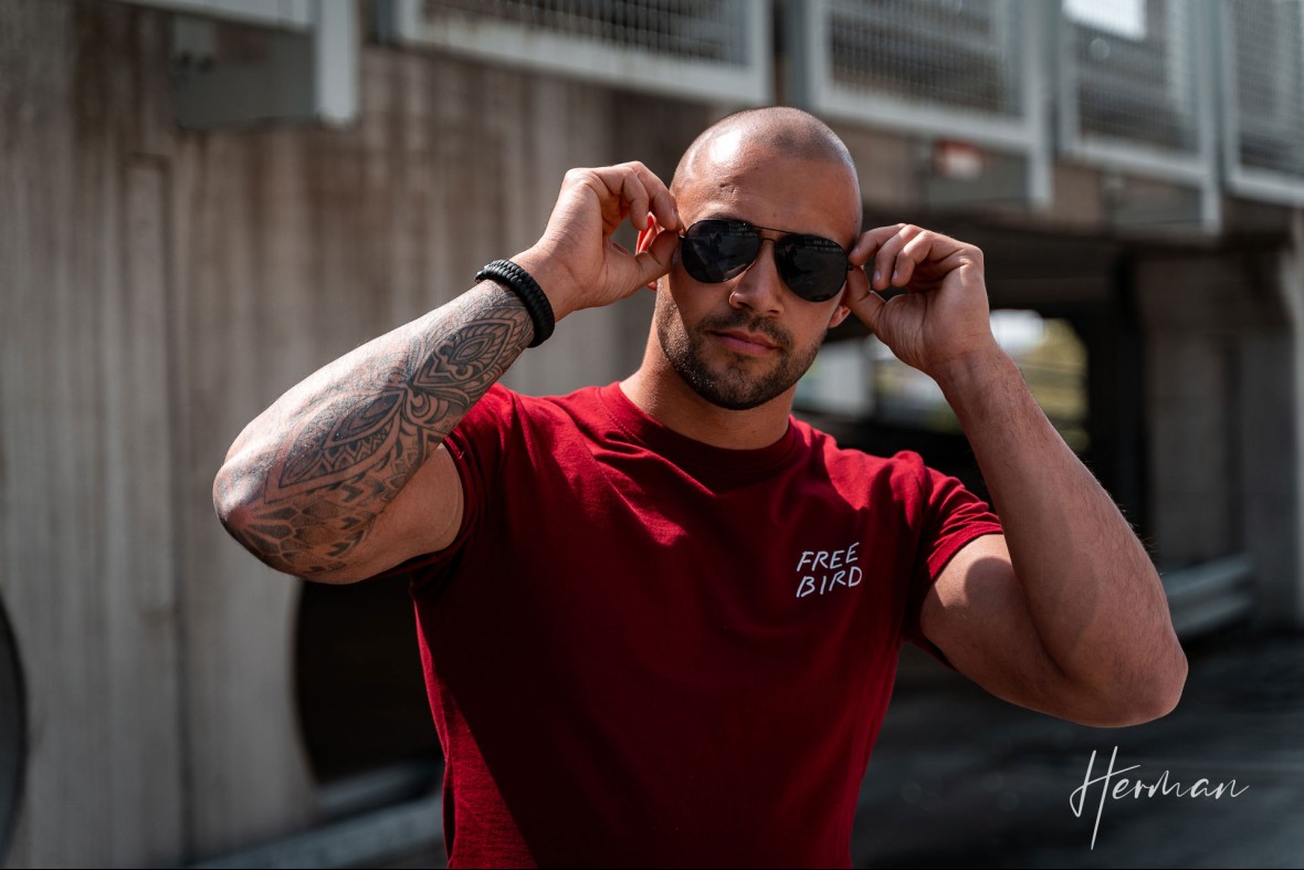 Portret fotoshoot met Ritchie - Stoere vent in de parkeergarage in Dordrecht